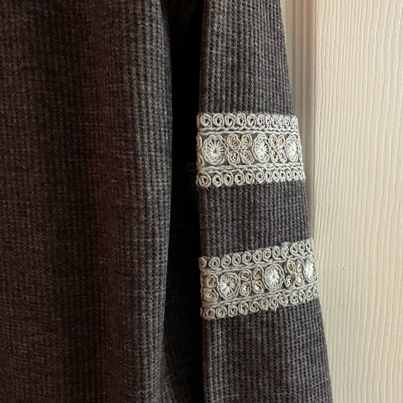 POL-Women’s LS NWT Charcoal and Light Gray Lace Top Size S - Picture 8 of 10